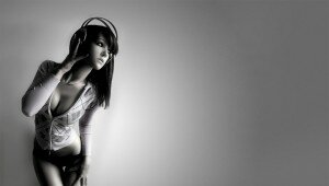 ps-vita-wallpaper-headphones-girl ps-vita-wallpaper-headphones-girl